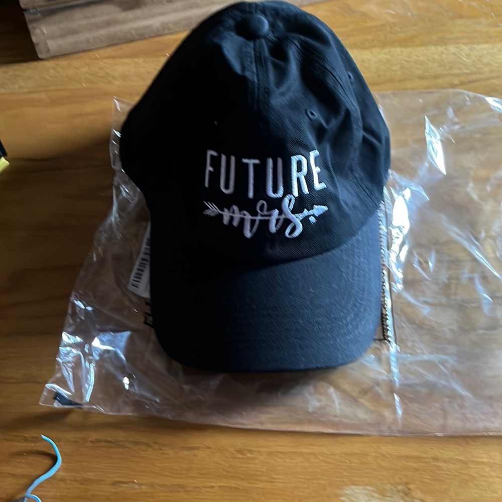 Baseball hat; Future Mrs, black, new